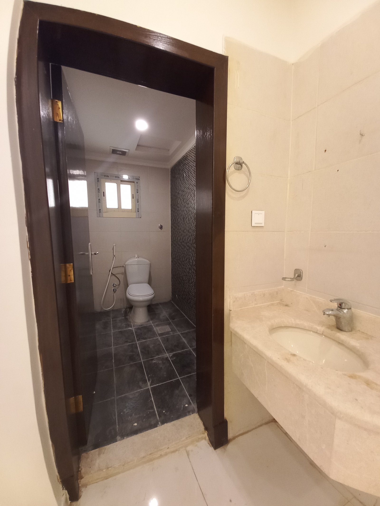 مغسلة ودورة مياة